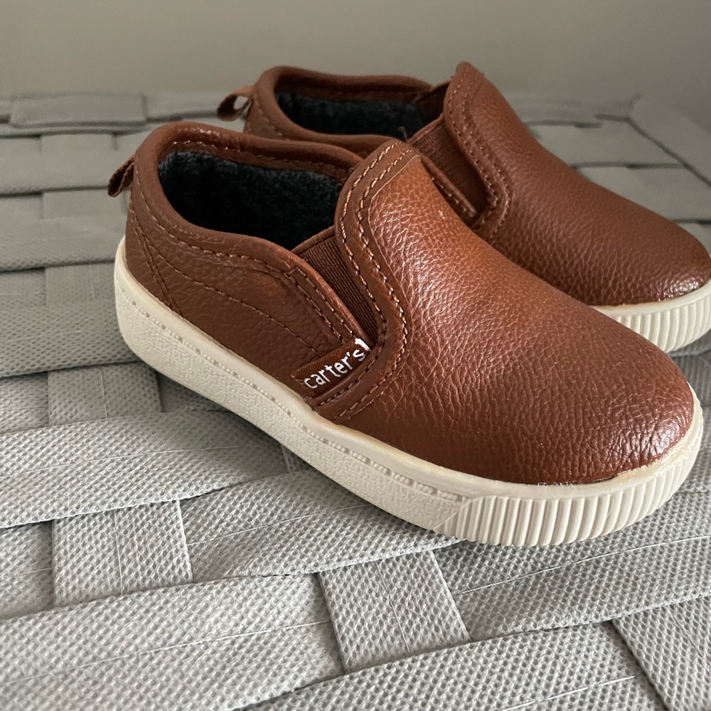 Carter’s baby shoes size 5